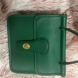 I’m selling my 1x used hand bag.